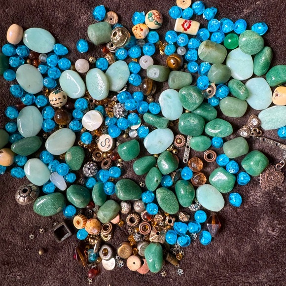 unbranded Jewelry - Mixed Lot Beads & Stones - Women’s Jewelry - Green Blue Bronze - Jade / Glass